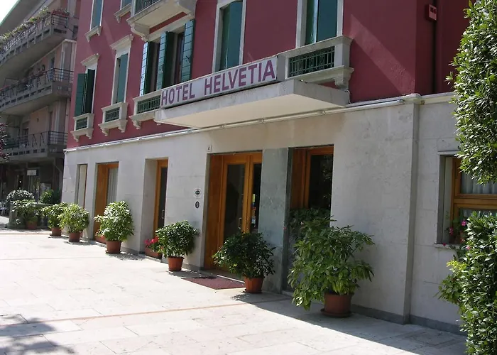 Отель Helvetia 3*